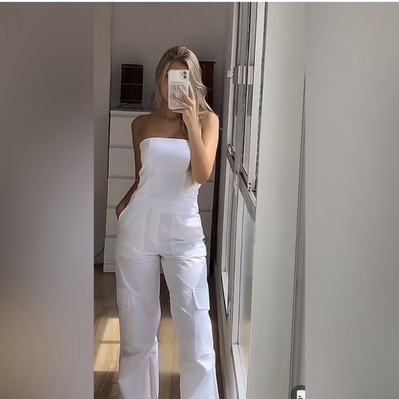 NWOT ZARA LONG CARGO JUMPSUIT COLOR WHITE SIZE XS